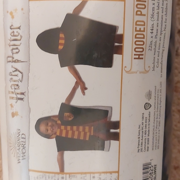New Gryffindor hooded poncho for kids - Picture 2 of 2